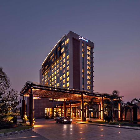 Radisson Blu Hotel Guwahati Exteriör bild The Royal